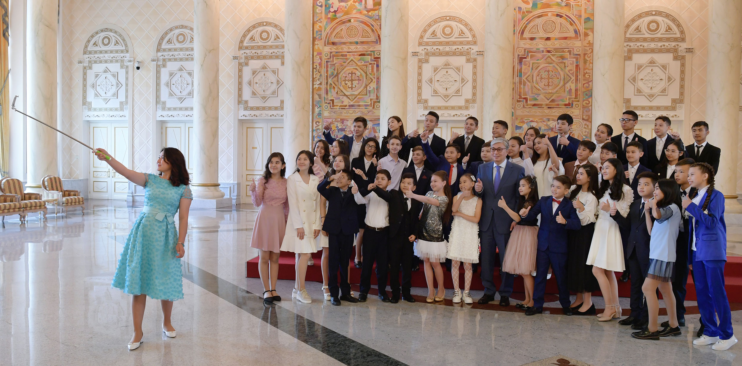 Qasym-Jomart Toqaev daryndy balalarmen kezdesti