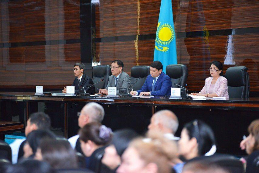 Shymkentte mektepte aqsha jınaýǵa qatań tyıym salynǵan