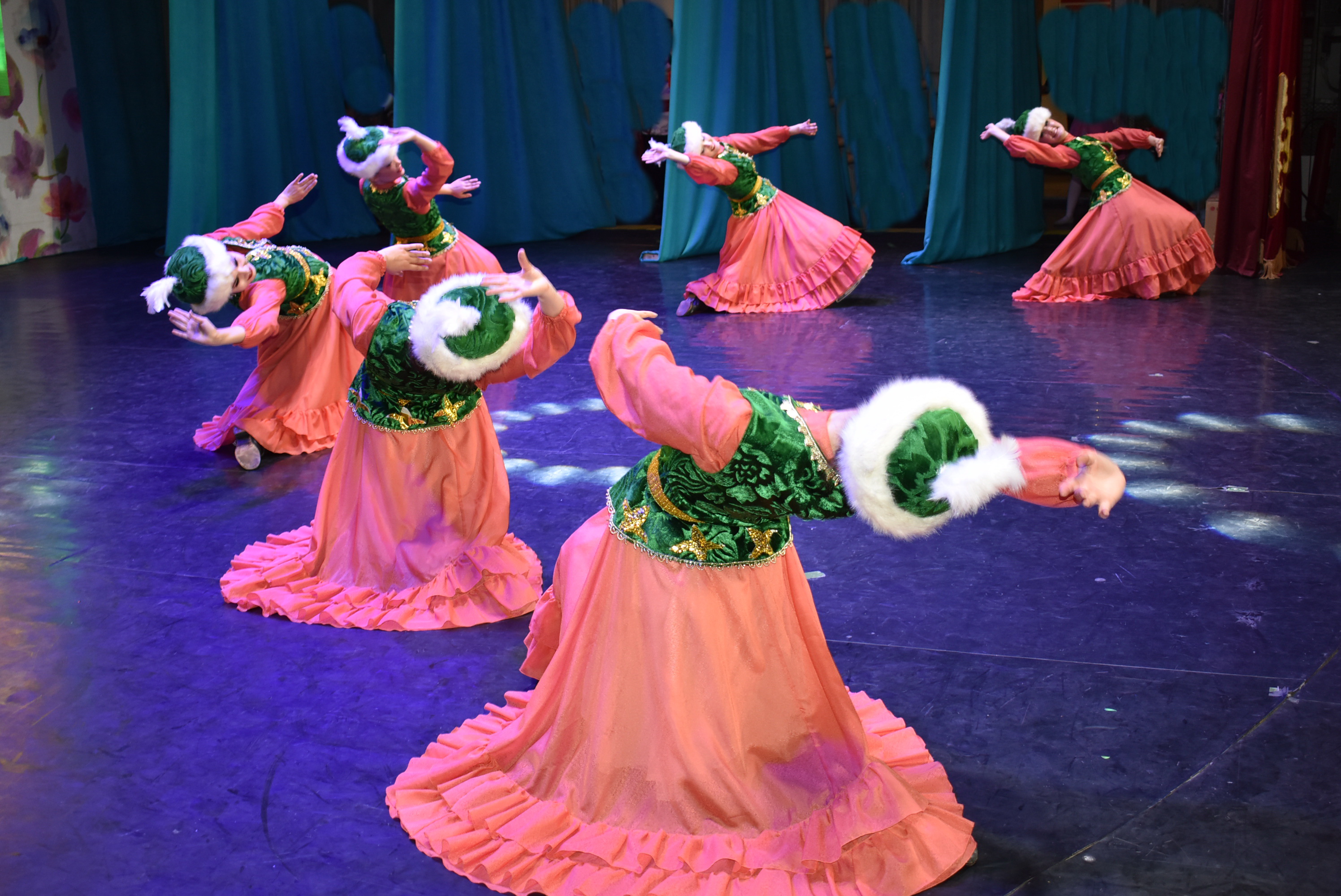 «Altaır» halyq bı ansambli 55 jyldyq mereıtoıyn atap ótti