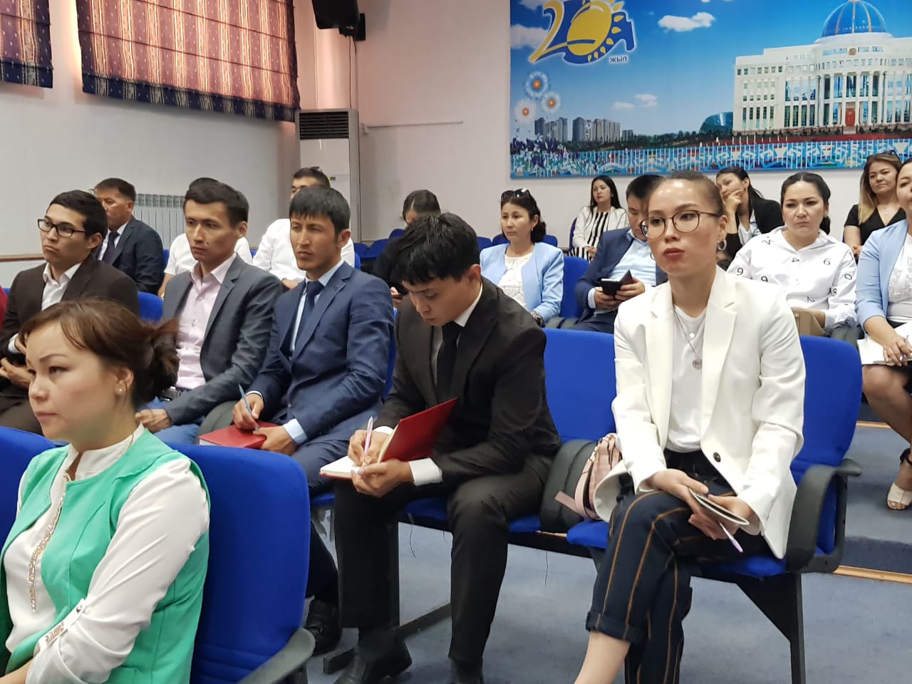 Memlekettik organdardyń kadr qyzmeti mamandarymen semınar-keńes ótti