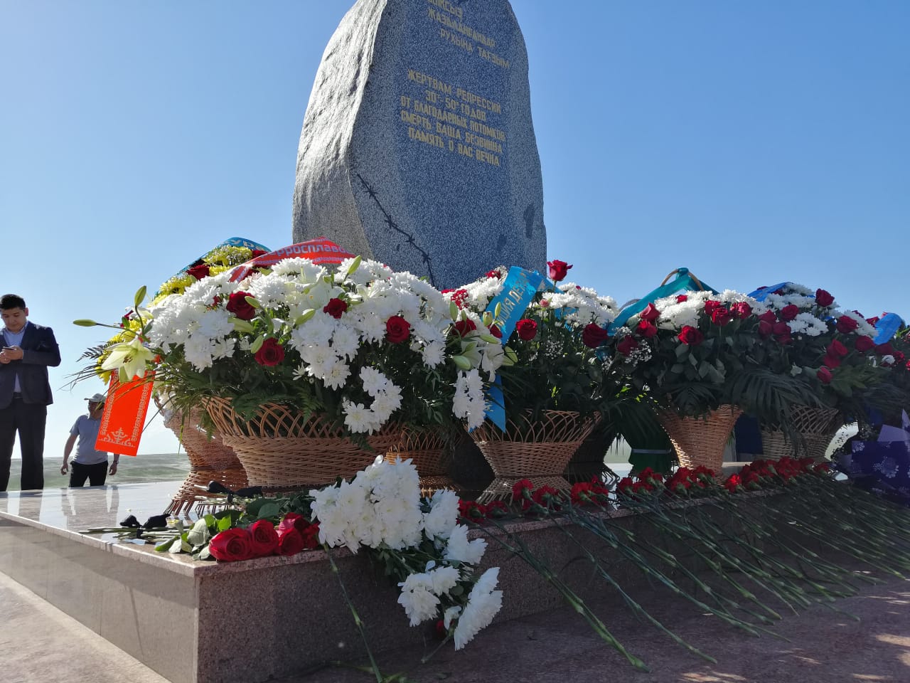 Aqtóbe oblysynda asharshylyq qurbandarynyń rýhyna taǵzym etildi