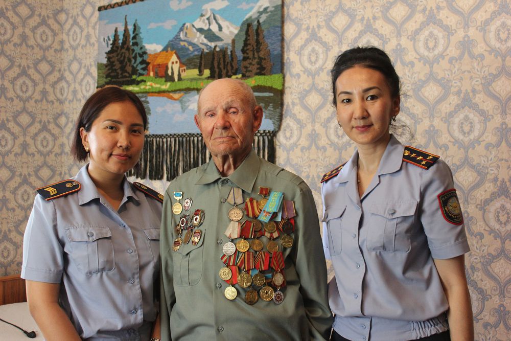 Aqtaý polıseıleri ardagerlerdi Oraza aıt meıramymen quttyqtady