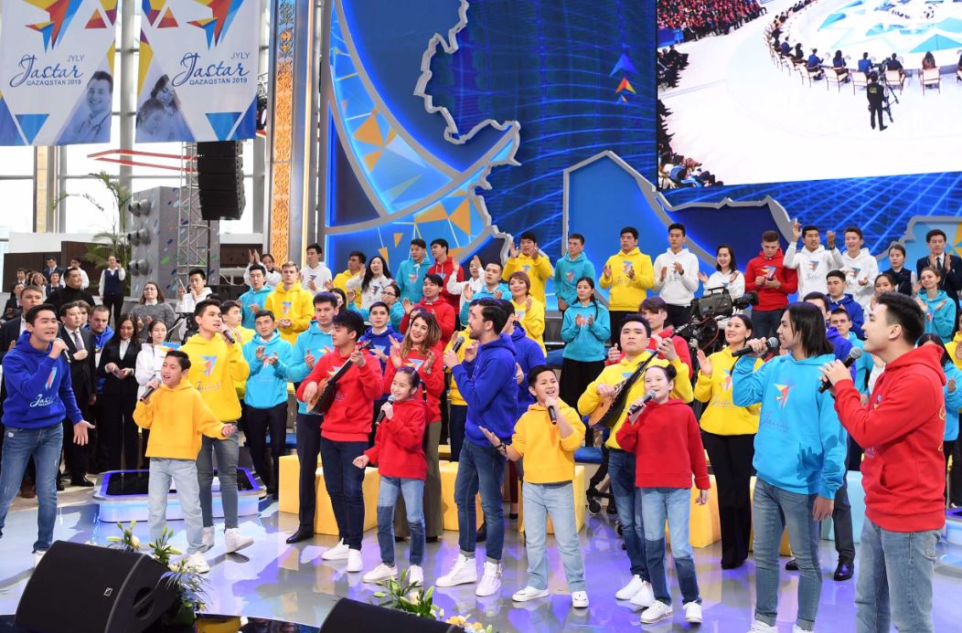 Memleket basshysy: Jastarymyzǵa kóp mán berilýi kerek