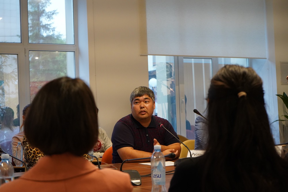 Qazaqstan Halyqaralyq ákeler kúnin atap ótti