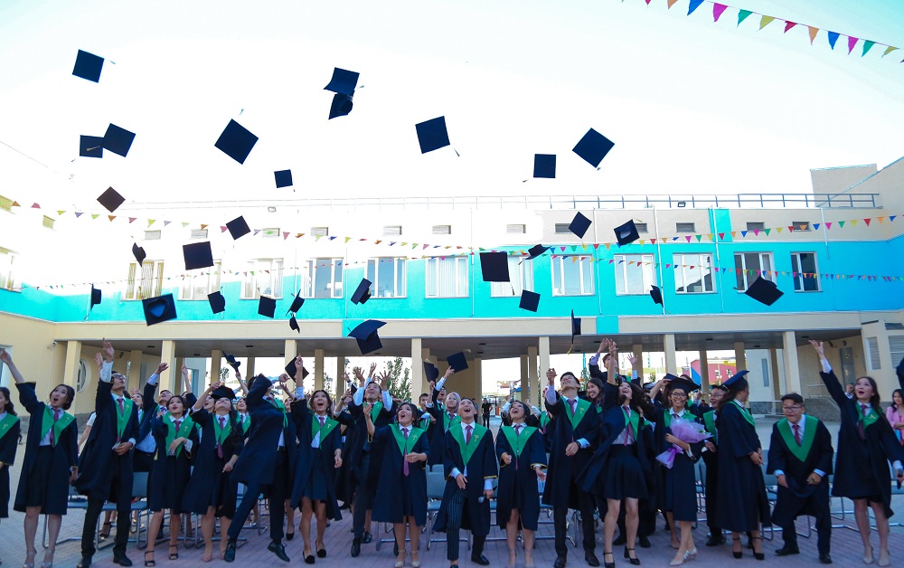 Zııatkerlik mektep 57 túlekke attestat tapsyrdy