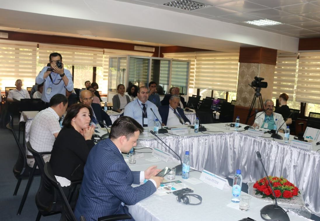 Baba tarıhtan syr shertetin qoljazbalar halyqaralyq sımpozıým aıasynda talqylandy