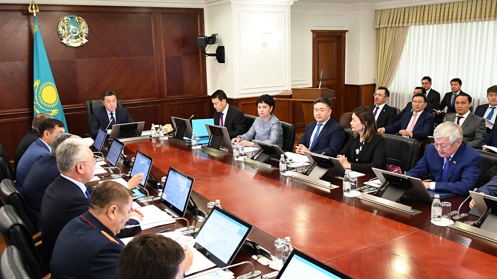 Árbir azamat qandaı medısınalyq kómektiń tegin kórsetiletinin naqty bilýi tıis — A. Mamın