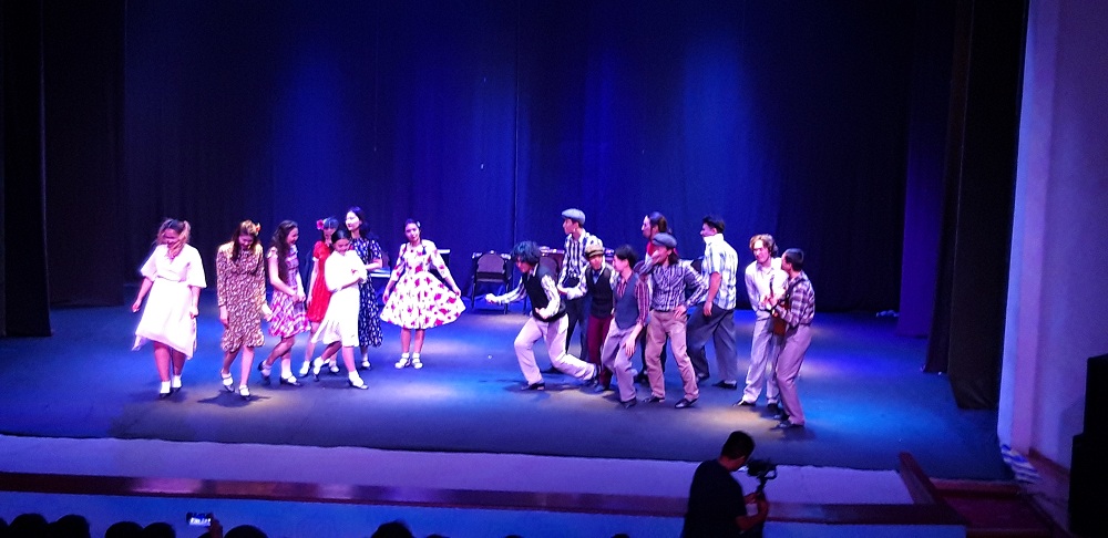 Qyz Jibek shákirtterimen Aq Jaıyqqa keldi