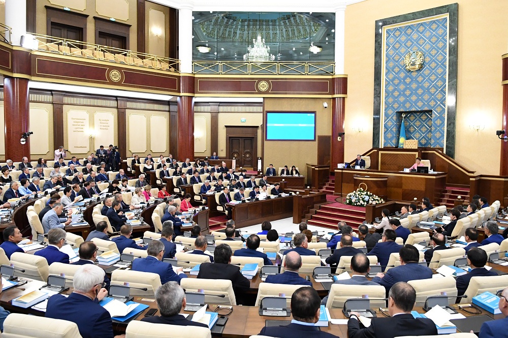 Parlament 2018 jylǵy respýblıkalyq bıýdjettiń oryndalýy týraly Úkimet esebin qabyldady