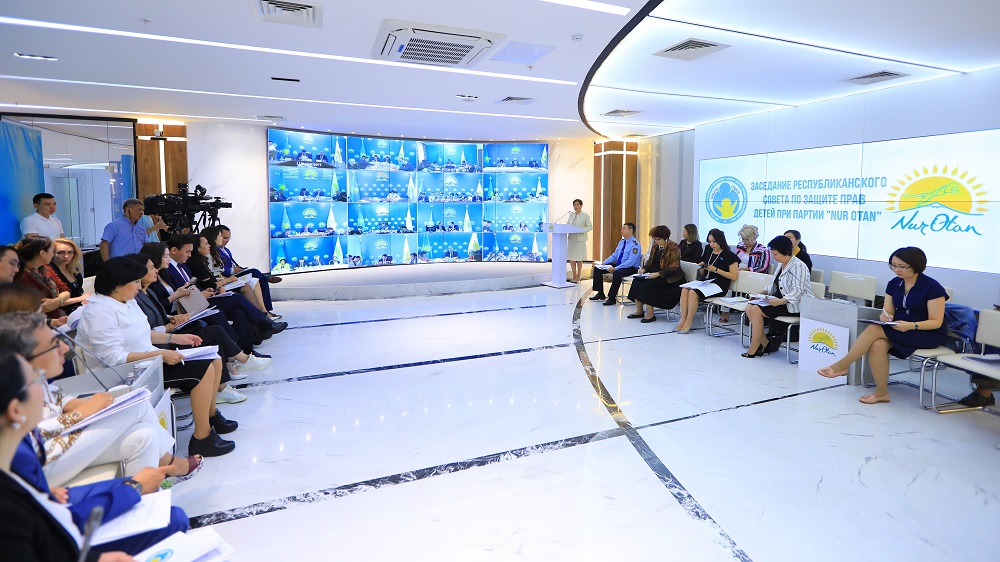 Balalar quqyn qorǵaý jónindegi respýblıkalyq keńestiń keńeıtilgen otyrysy ótti