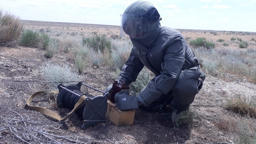 Saperler shopan tapqan áskerı snarıadty zalalsyzdandyrdy
