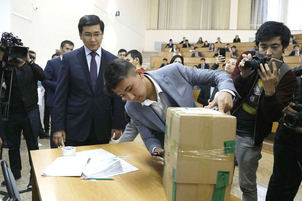 Bas pedagog aq jol tiledi