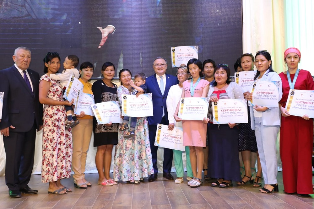 Aqtóbelik kásipker kópbalaly otbasylardyń  páterli bolýyna kómektesti