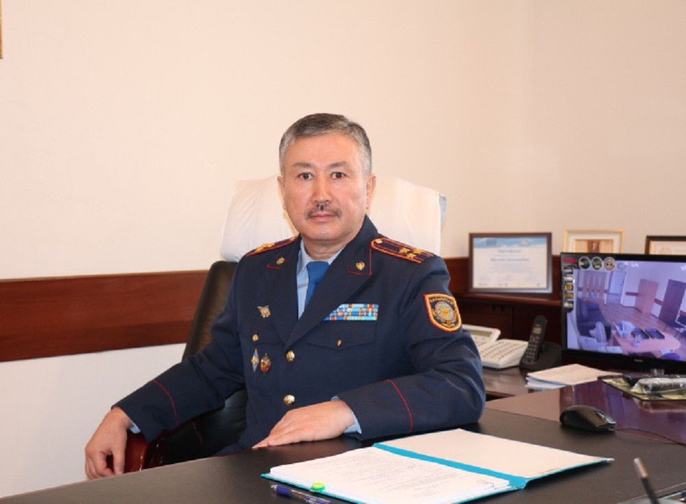 Áke salǵan sara joldan aınymaı...