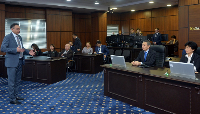 Aqtaýda sottardy jańǵyrtý máseleleri boıynsha kóshpeli otyrys ótti