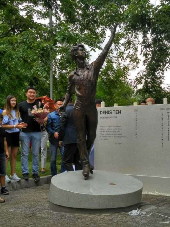 Kókke qol sozǵan sańlaq