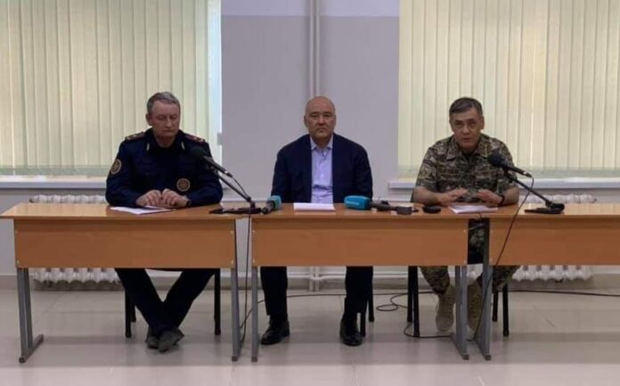 Arystaǵy turǵyndar kóshirilip,tıisti kómekter kórsetilýde