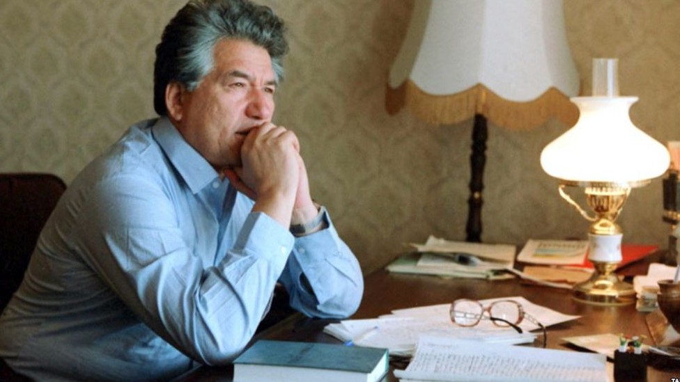 Tańǵy sóz aldyndaǵy túngi oılar (esse)