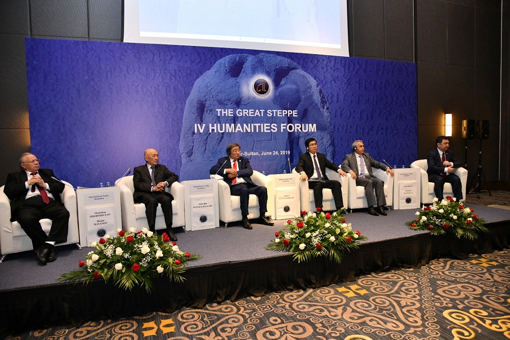 IV Gýmanıtarlyq ǵylymdar forýmy ótti