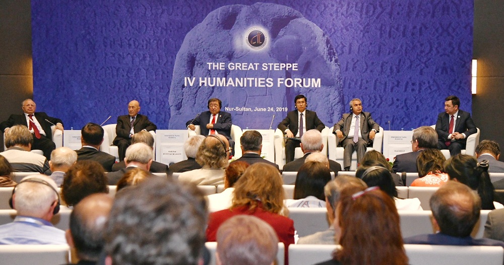 Elordada Uly dala gýmanıtarlyq forýmy ótip jatyr