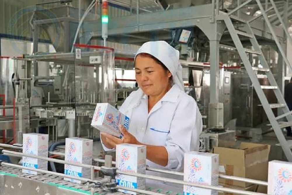 Túlen túrtken tús