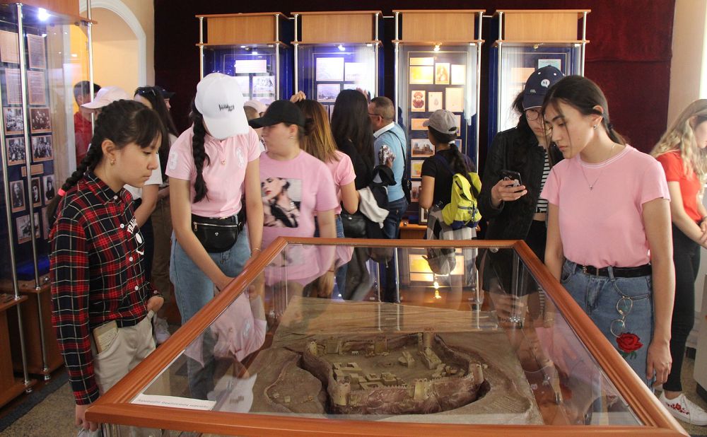 Syr tarıhymen syrlasady