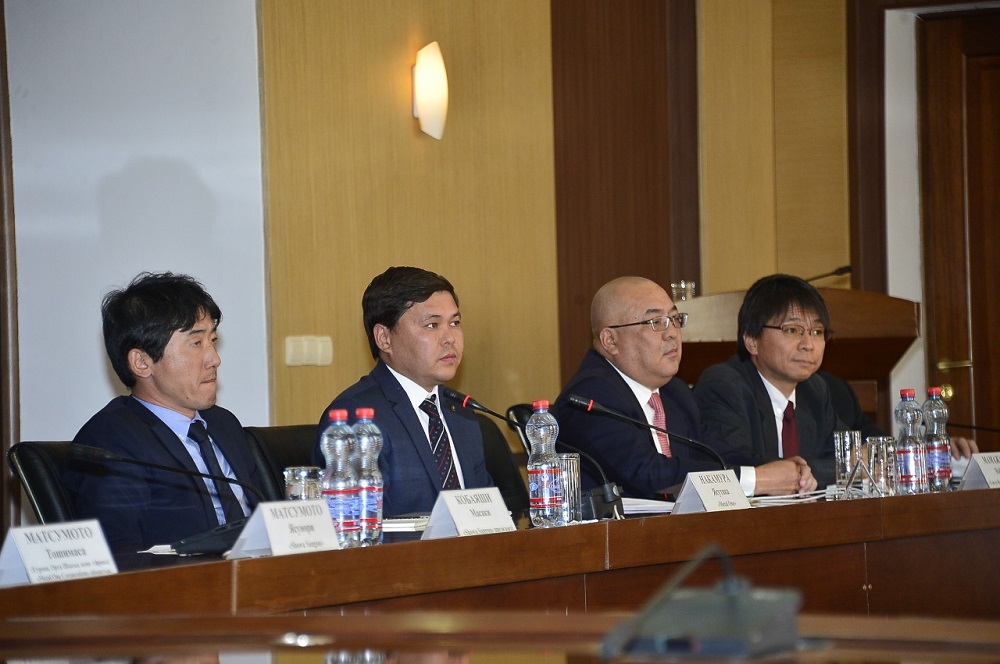 Japon ınvestorlary Arystaǵy zardap shekkenderge kómektesýge nıetti