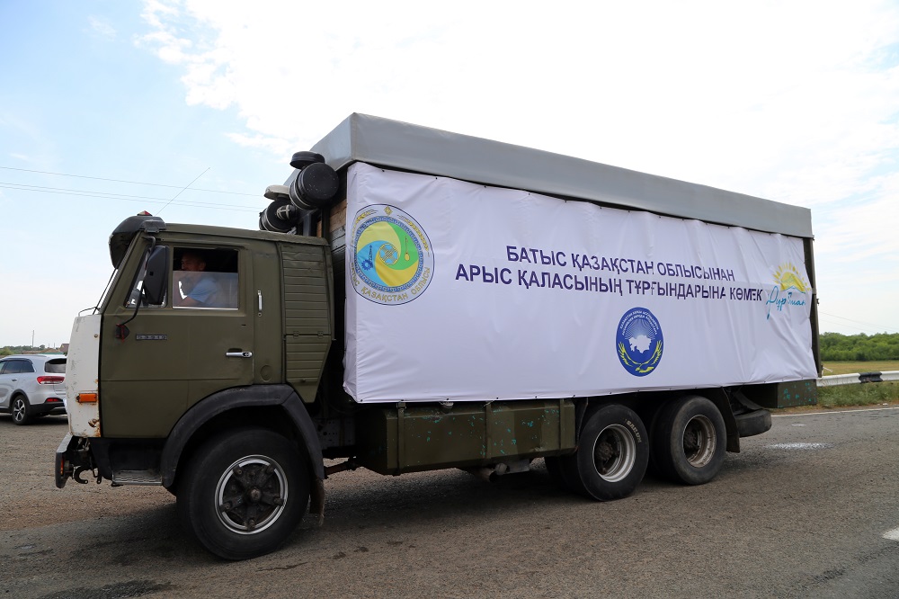 Oraldan Arysqa qurylys materıaldary tıelgen alǵashqy kerýen shyqty