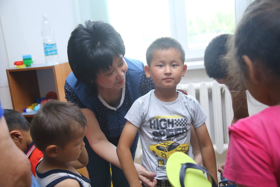 Almatylyq ustazdar gýmanıtarlyq saparǵa shyqty