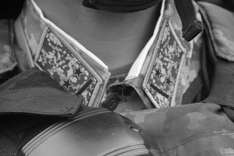 Arysta kóz jumǵan úshinshi adamnyń artynda áıeli men balasy qaldy