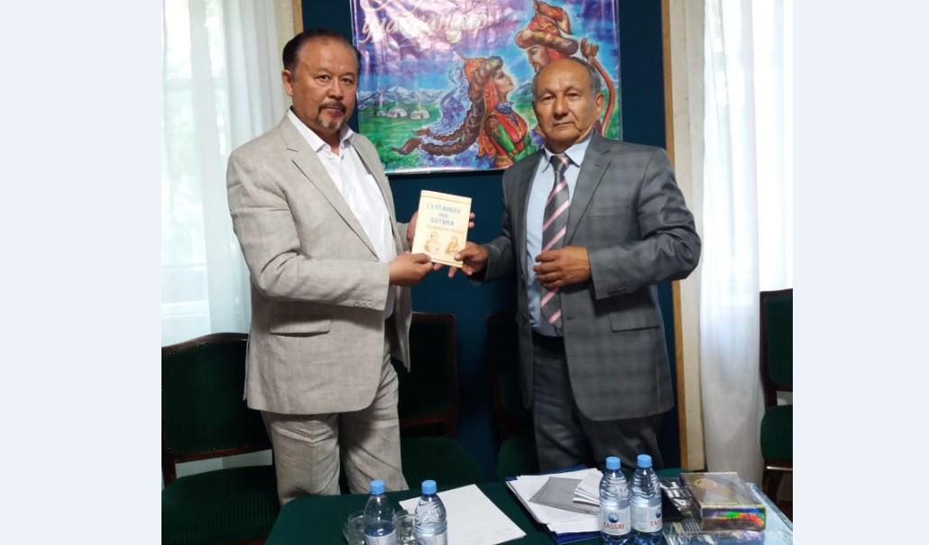 Qalamger qaýym Sábıt Muqanov shyǵarmashylyǵyn oı eleginen ótkizdi