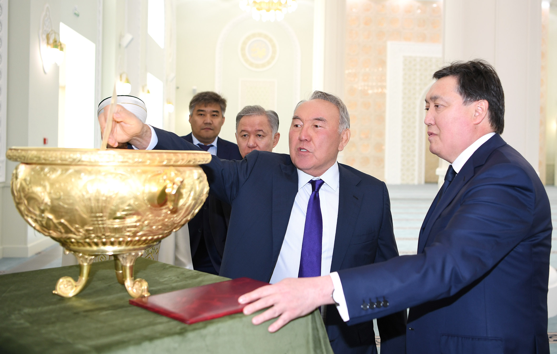Nursultan Nazarbaev elordadaǵy jańa meshitke bardy