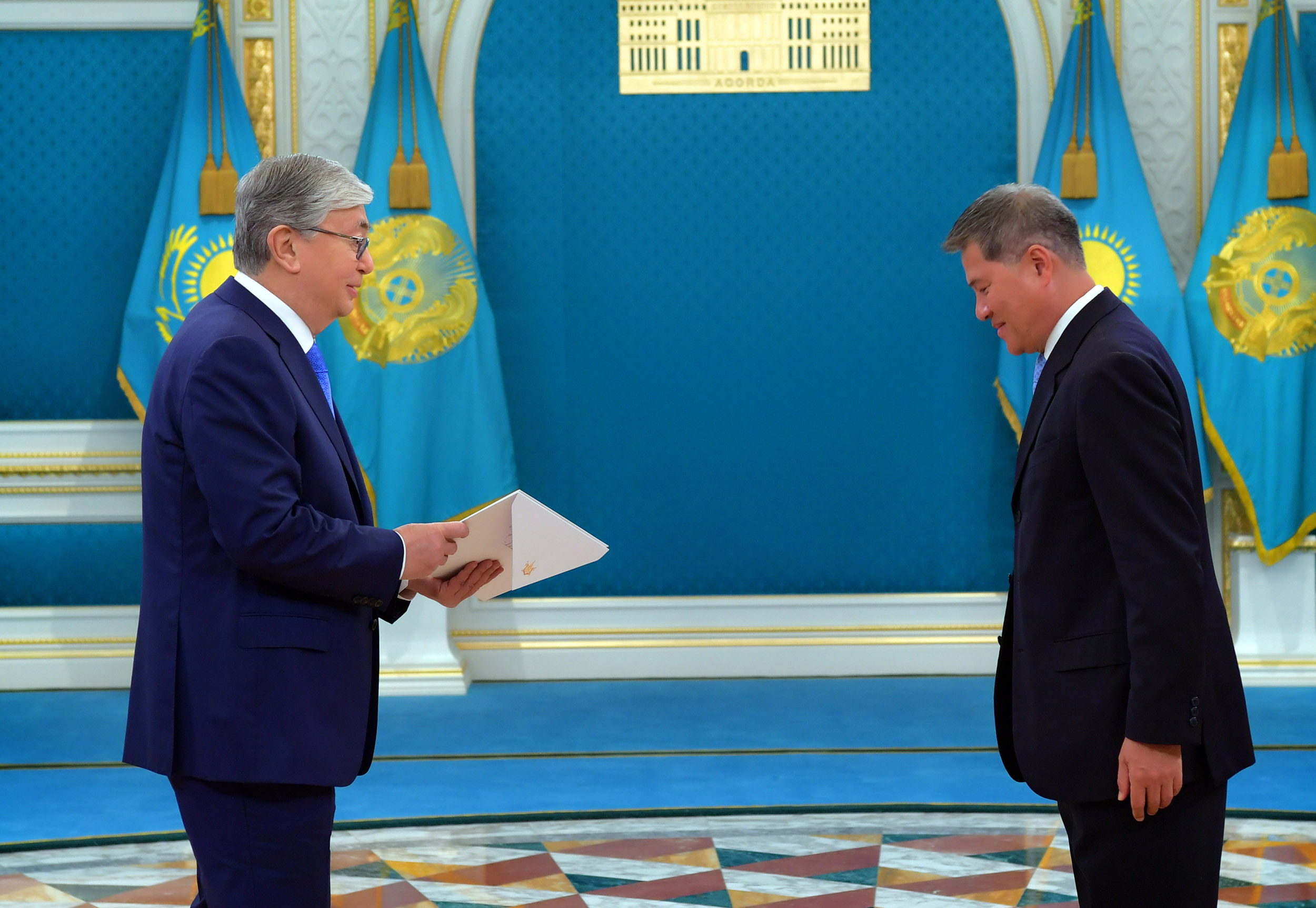 Qazaqstan Prezıdenti elshilerden senim gramotalaryn qabyldady