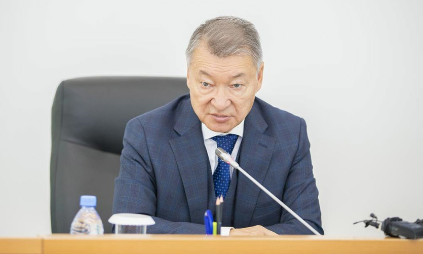 Danıal Ahmetov Besqaraǵaı ákimin demalysta júrgen jerinen jumysqa shaqyrdy. Nege?