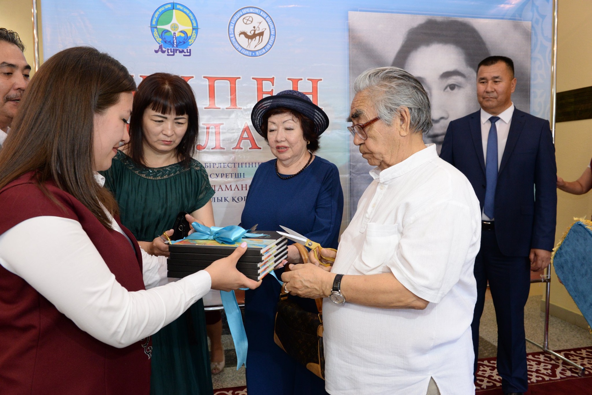 Atyraýda sýretshi Muratbek Jolamannyń kórmesi ótti