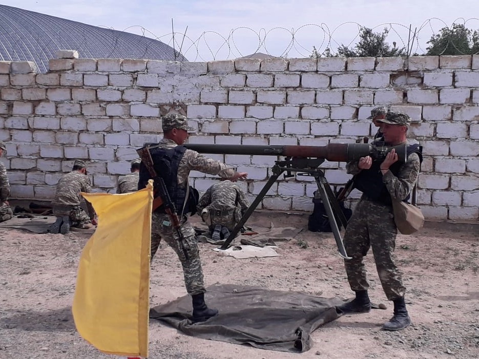 Elimizdiń batysyndaǵy áskerıler mamandyq boıynsha daıyndyqty aıaqtady