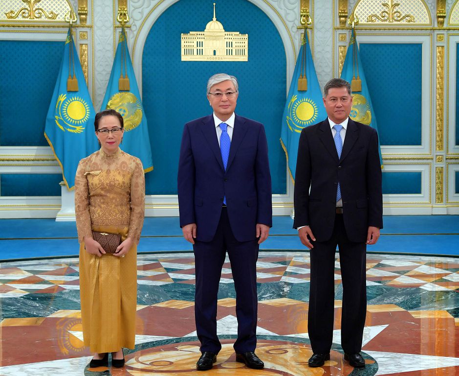 Senim gramotalaryn qabyldady