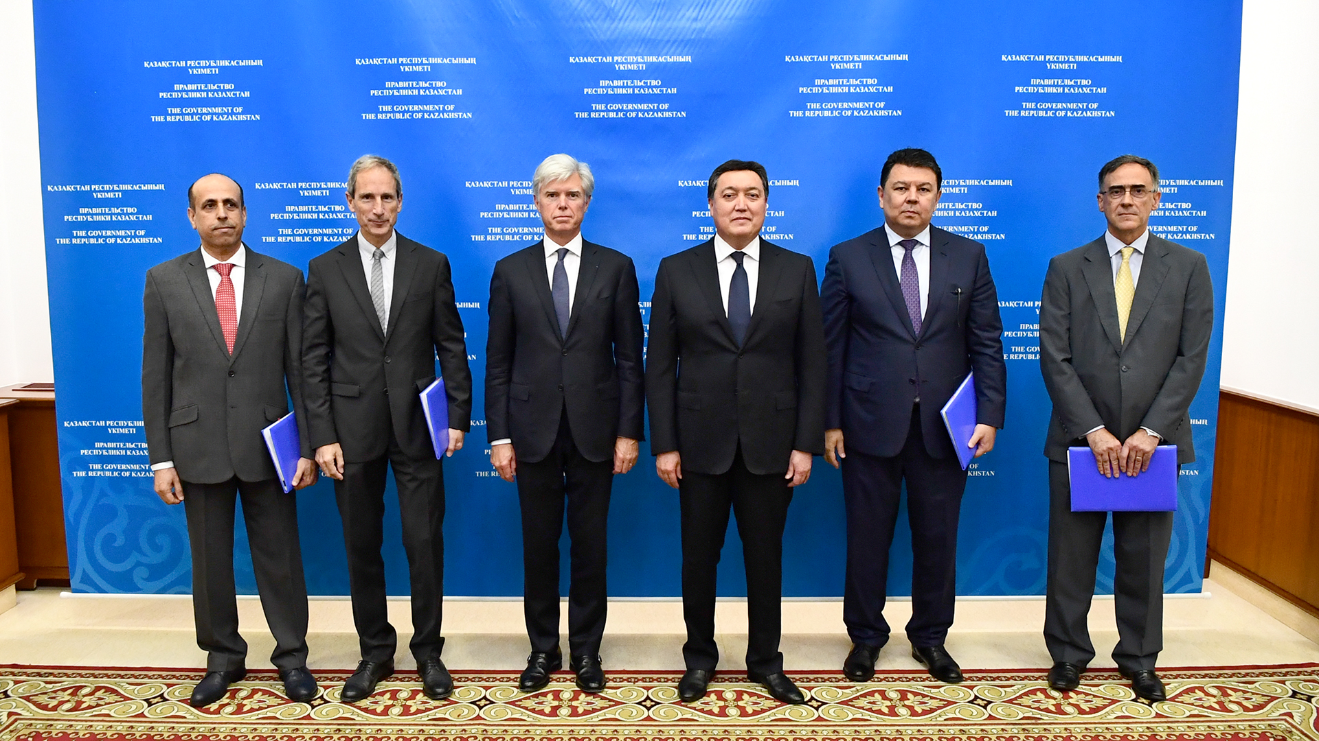 Dýnga jáne Abaı ken oryndary boıynsha qujattarǵa qol qoıyldy