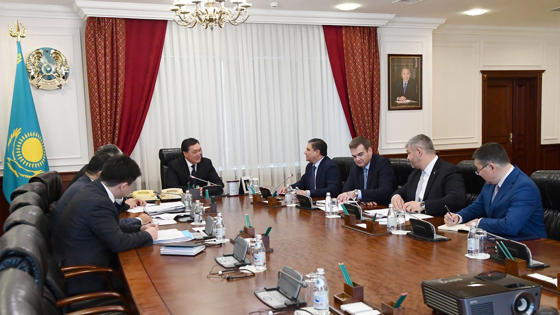 Asqar Mamın iri halyqaralyq korporasııalardyń basshylyǵymen kelissózder júrgizdi