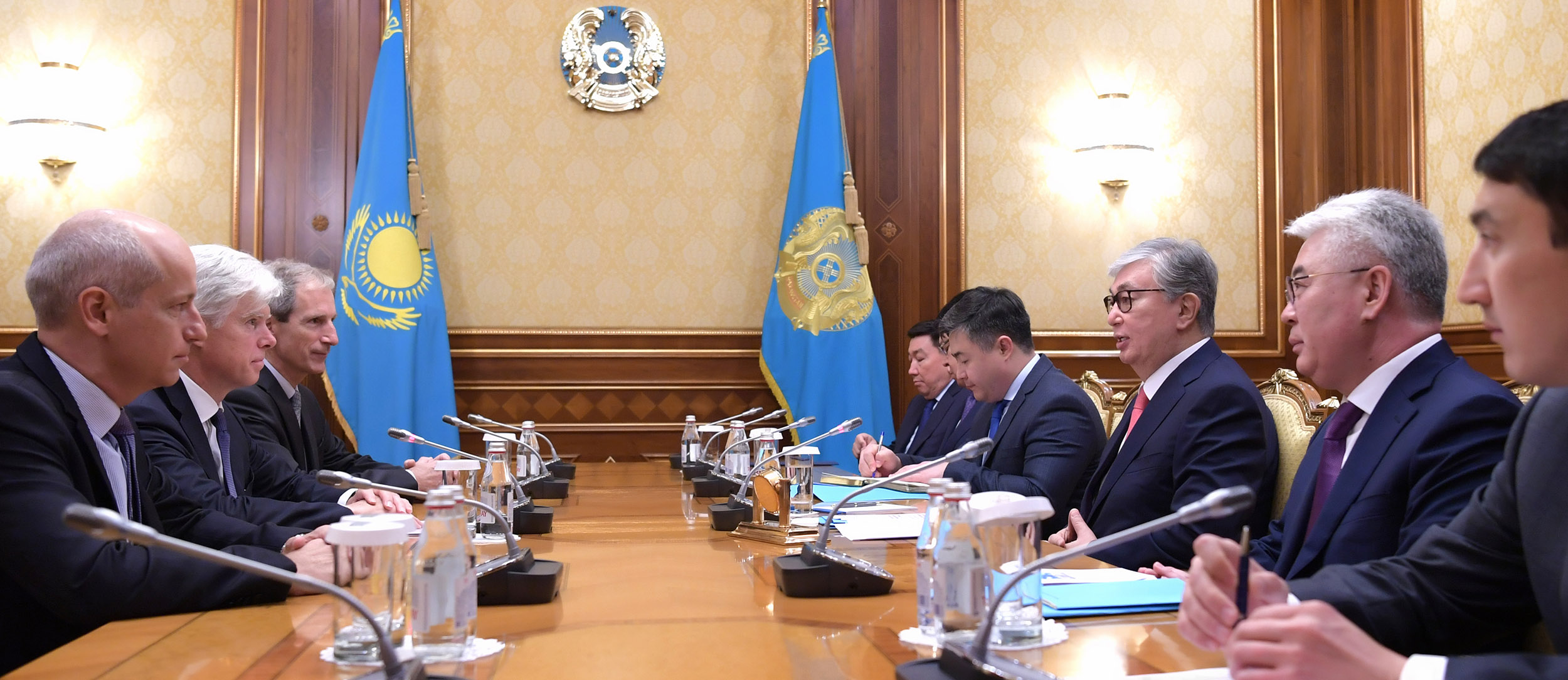 Memleket basshysy «Total barlaý jáne óndirý» kompanııasynyń prezıdenti Arno Breııakpen kezdesti