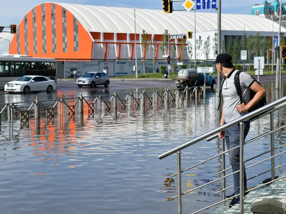 Nur-Sultan: kólikter sýda júzip júr (Fotoreportaj)