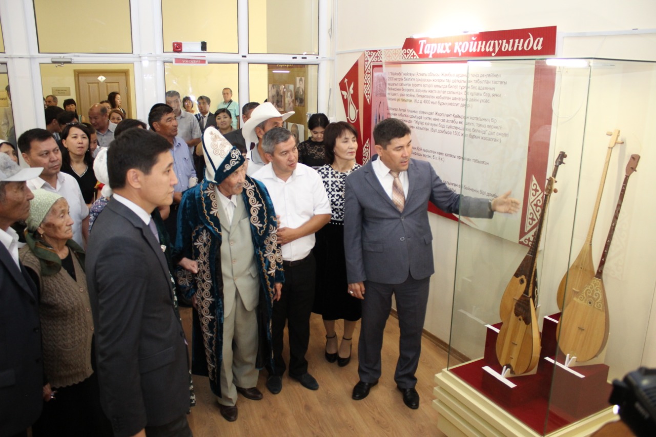 Oraldaǵy Qadyr ortalyǵynda kúı bólmesi ashyldy