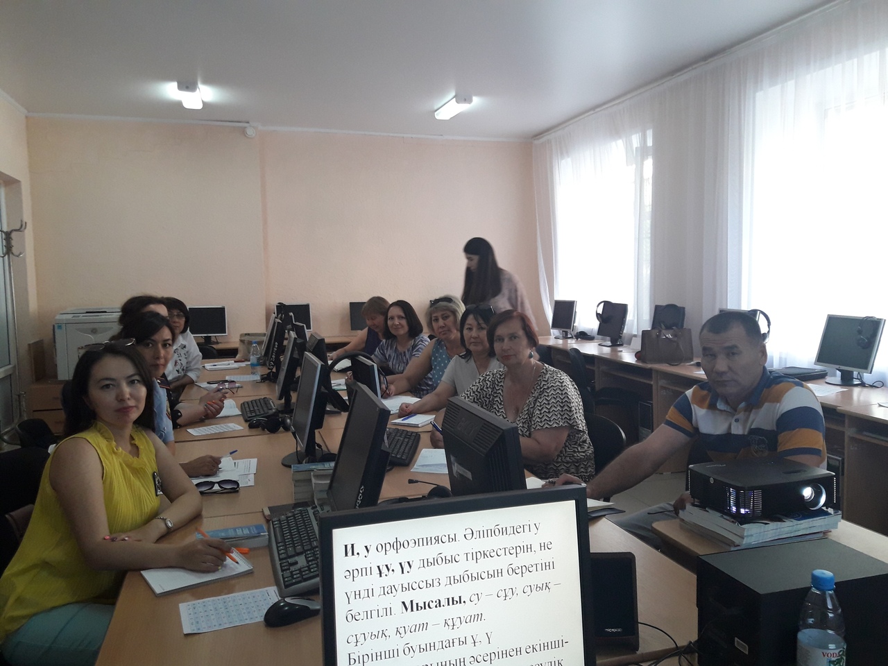 Qostanaıda polıseıler latyn qarpindegi álipbıdi úırenip júr