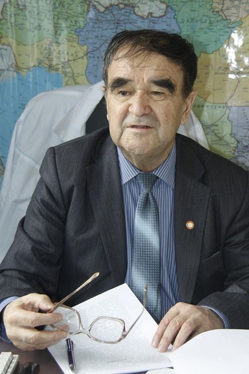 Qaıtpas ǵalym, qajyrly qaıratker