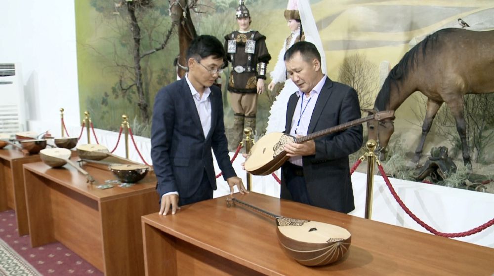 «Úkili dombyranyń» úzdikteri