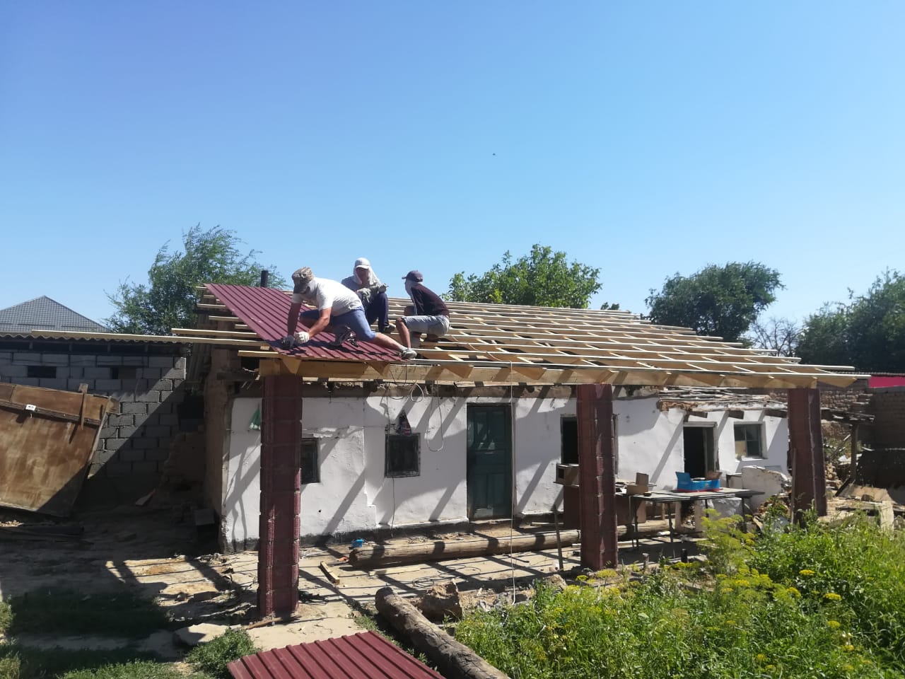 Qostanaı oblysy Arys qalasyndaǵy úılerdi jóndeýge kiristi