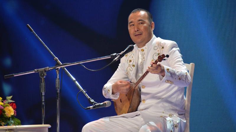 Aıbek Qalıev Baıan-О́lgeıde ótken aıtysta bas júlde aldy