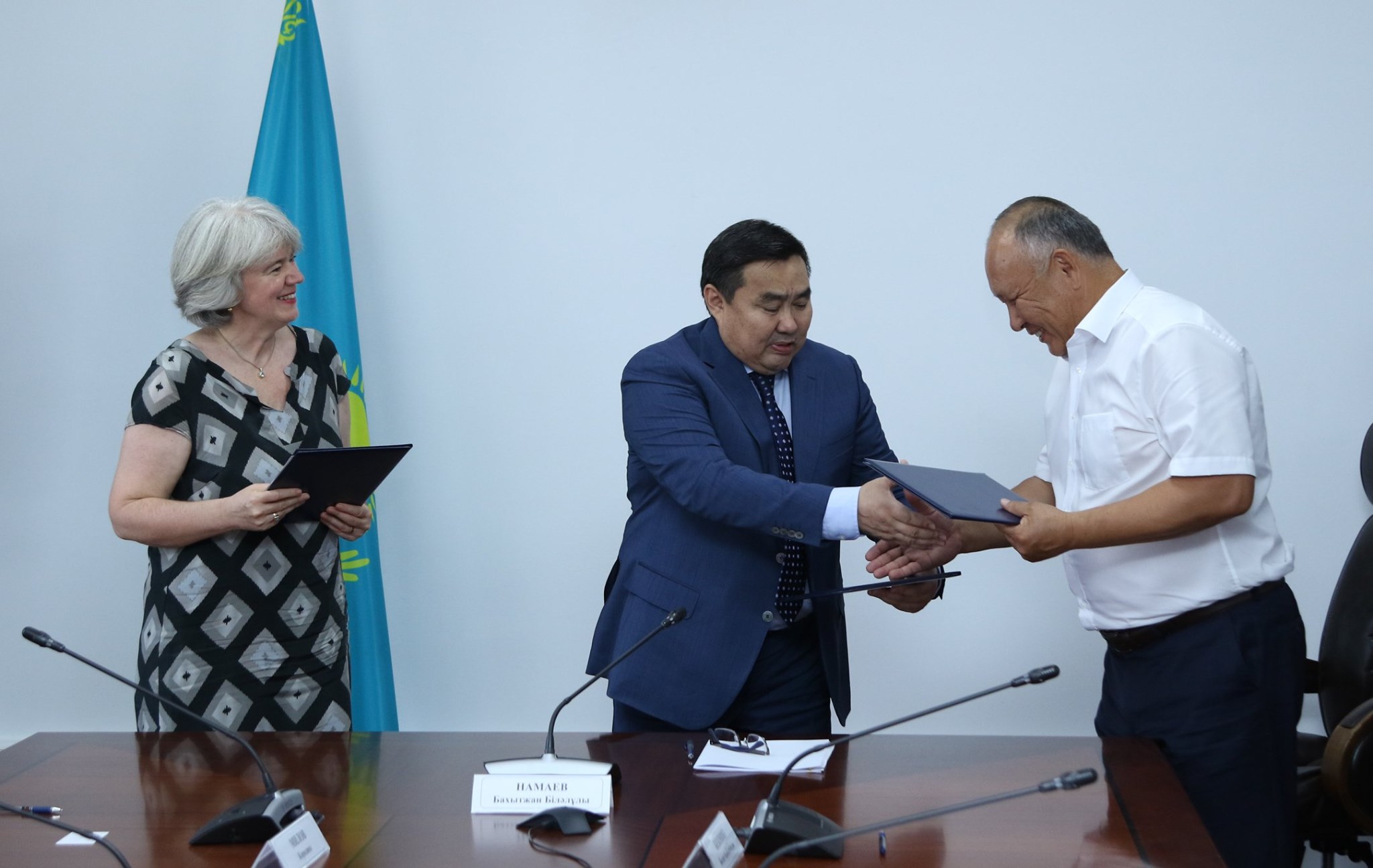 Yntymaqtastyq týraly memorandýmǵa qol qoıdy