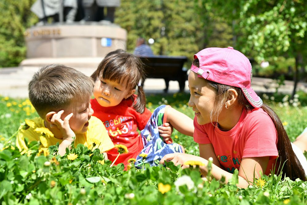 Mektepke deıingi bilim:  mindet pe, álde qajet pe?