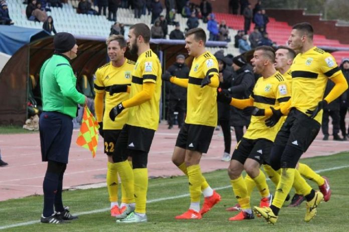 Syrt alańda  teń tústi